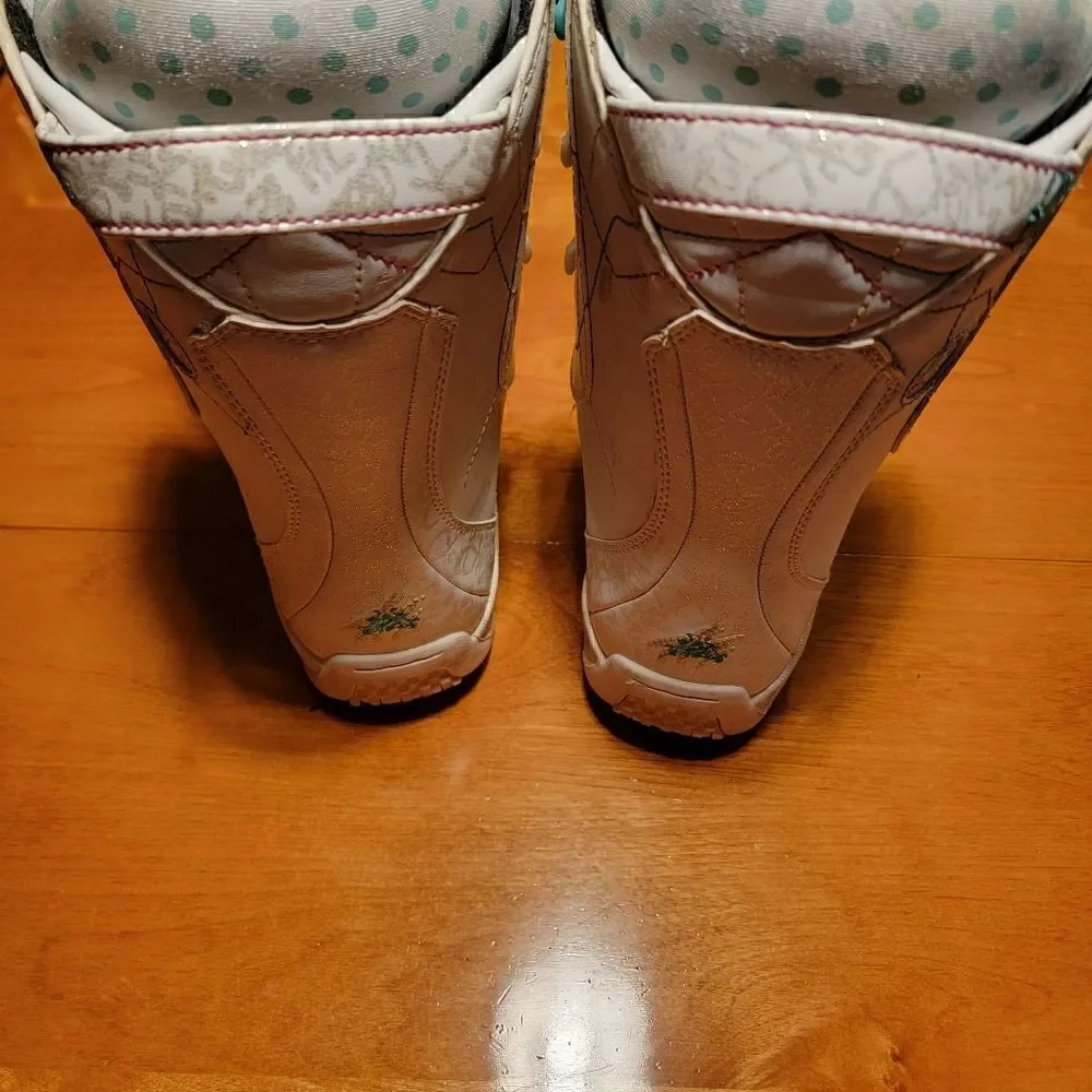 K2 Mink snowboarding boots size 6